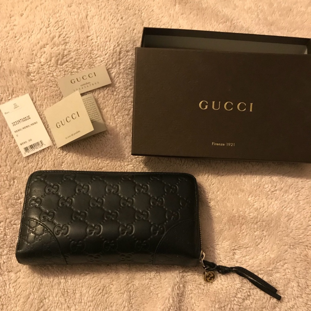 Gucci - Black Guccissima Wallet
